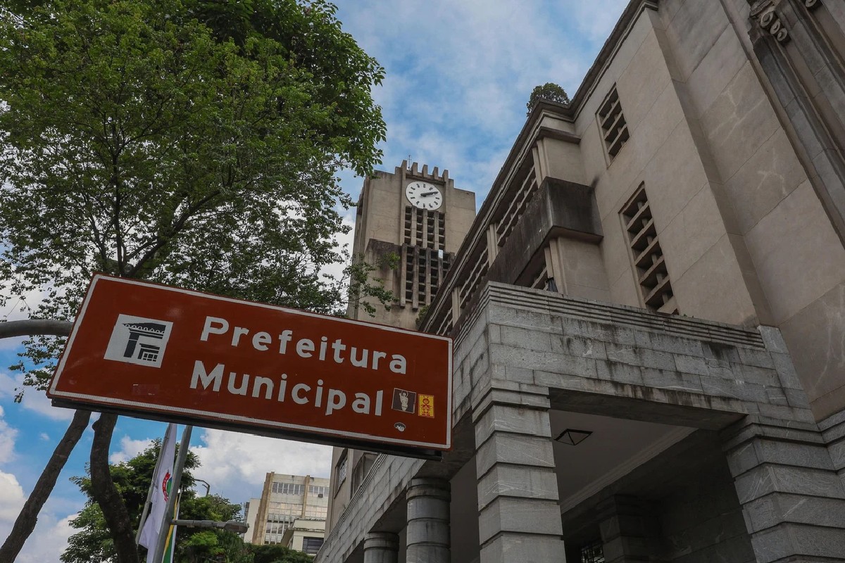 A PBH deve se sentar com os sindicatos  para discutir como garantir os direitos de quem trabalha, sem deixar as contas explodirem.