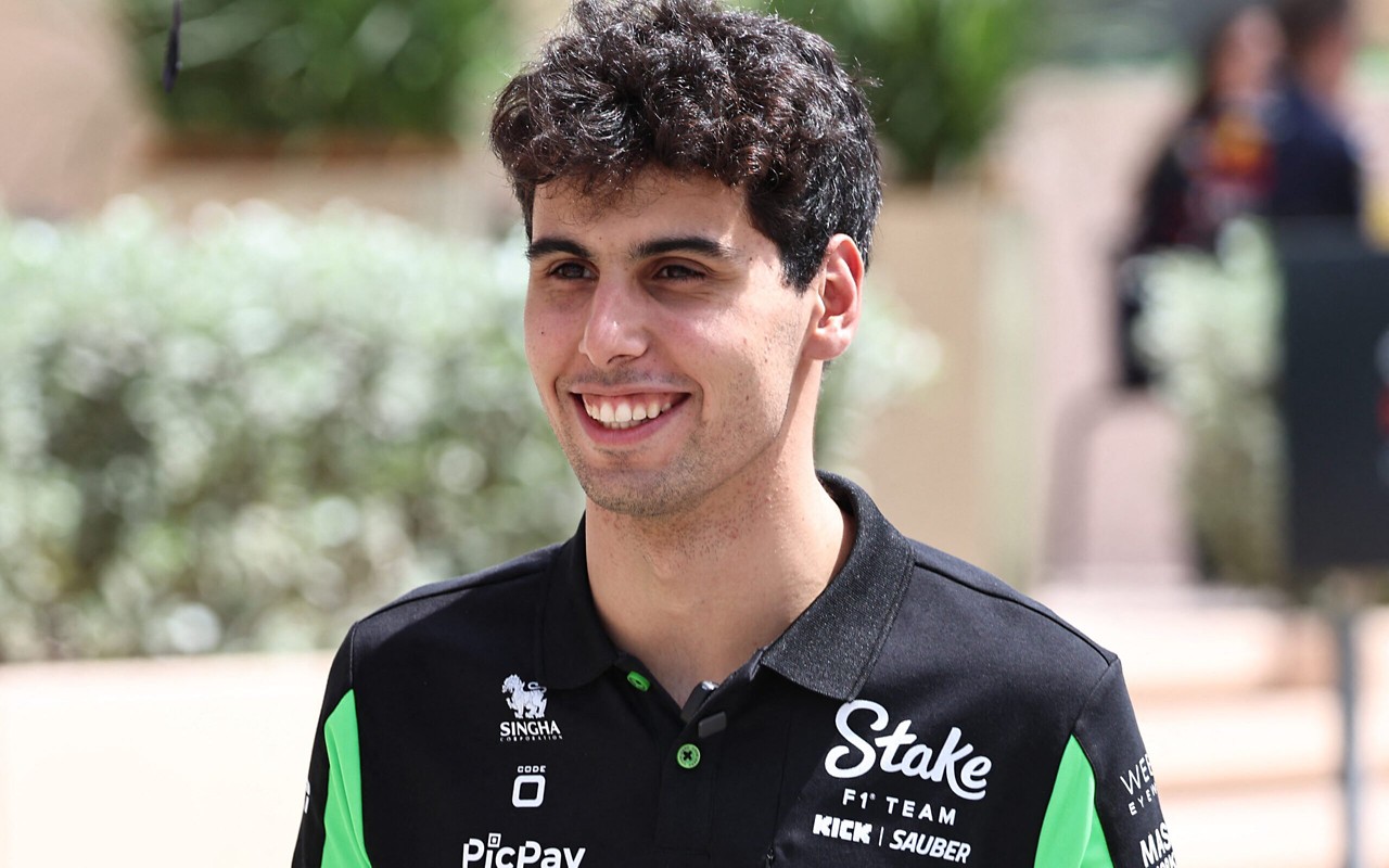 Kick Sauber's Brazilian driver Gabriel Bortoleto arrives at the Bahrain International Circuit in Sakhir on April 10, 2025, ahead of the Bahrain Formula One Grand Prix weekend. (Photo by Fadel SENNA / AFP)
