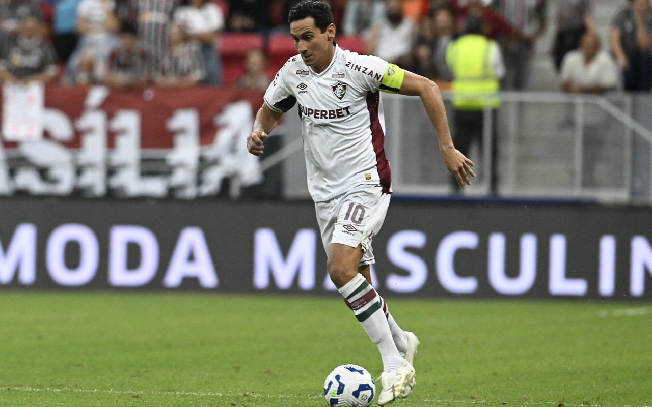 Ganso em campo pelo Fluminense contra a Apareciedense, pela Copa do Brasil (Foto: Mateus Bonomi/AGIF)