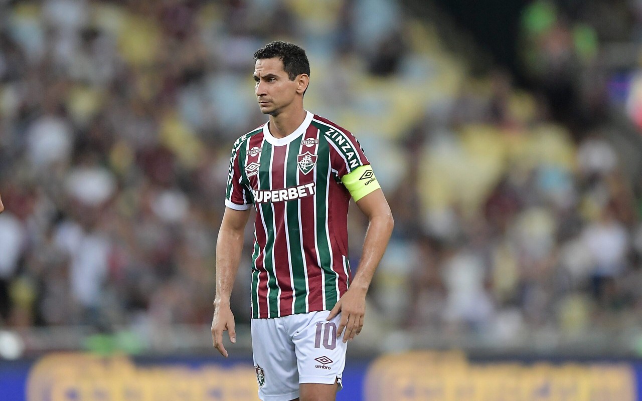 Ganso em campo pelo Fluminense (Foto: Thiago Ribeiro/AGIF)
