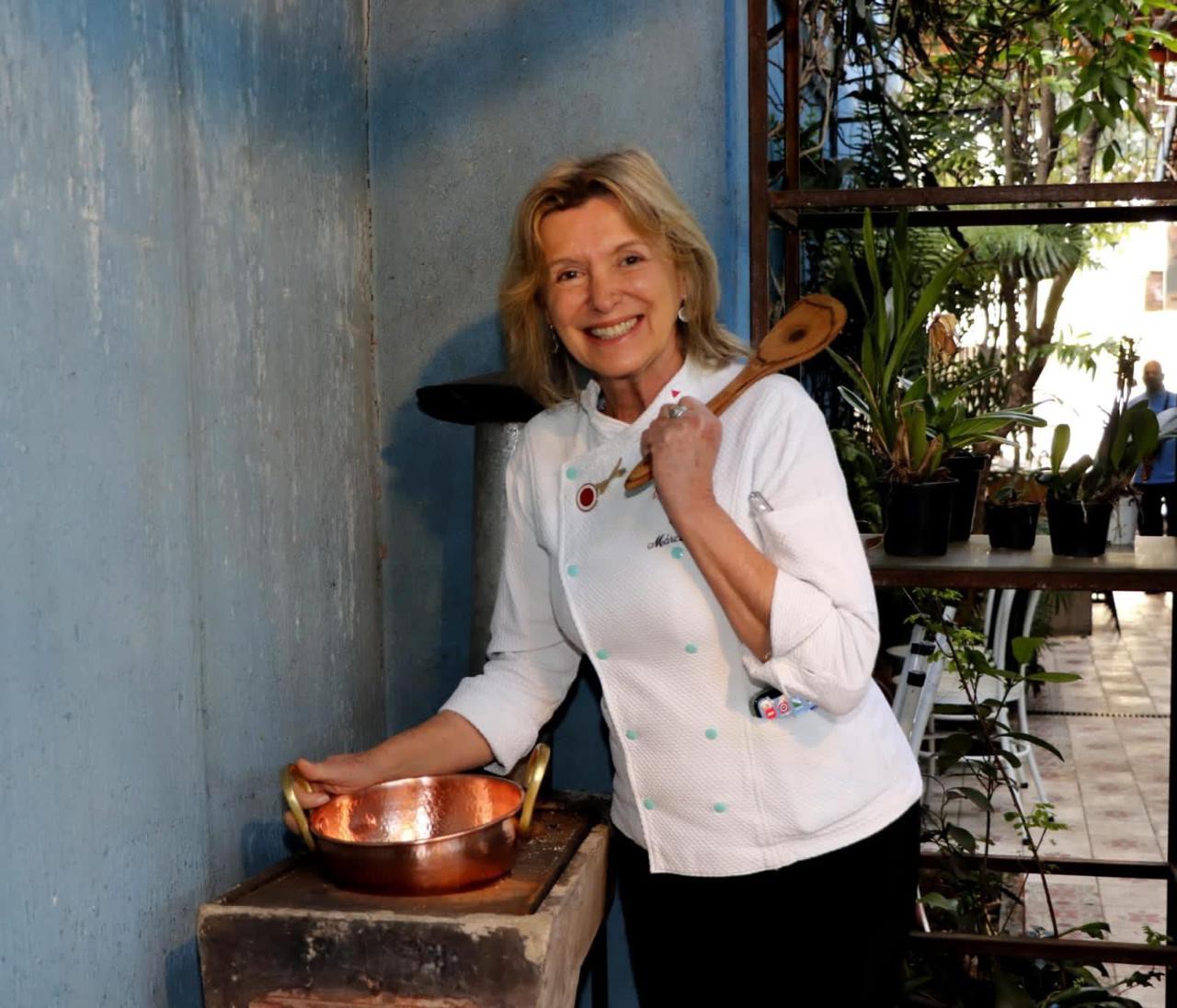 Do lado tradição, estão herdeiros de legados fundamentais para a consolidação e disseminação da cozinha de Minas: as chefs Márcia (foto) e Elzinha Nunes, filhas da saudosa Dona Lucinha 