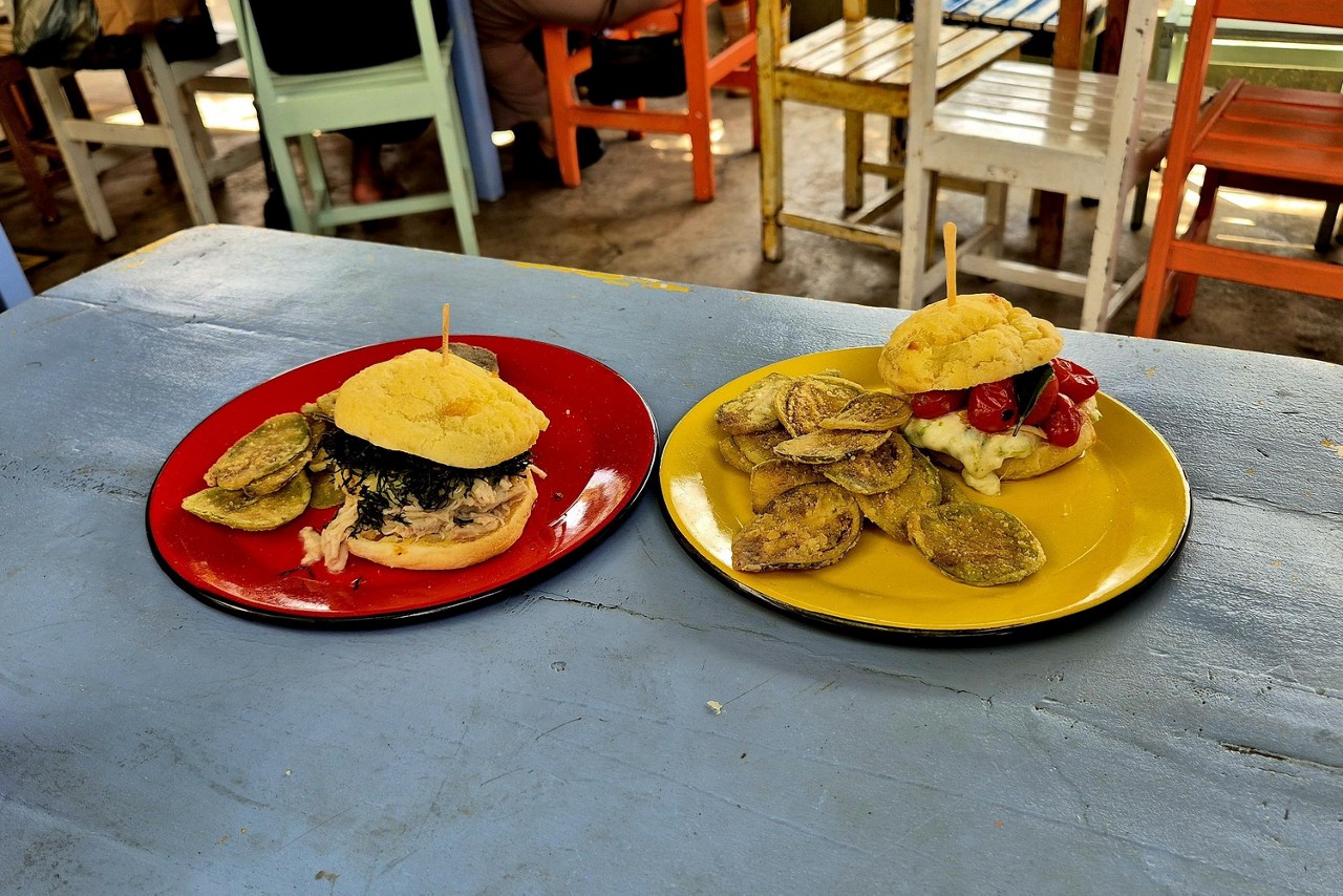 Bença Bençoi lança novos pratos, como Sanduíches de Pernil e Alho Poró