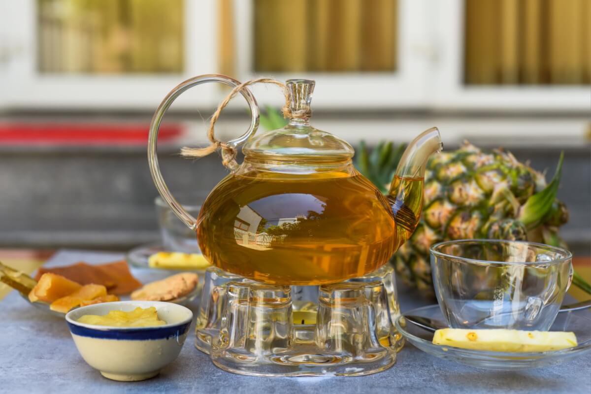 Chá de casca de abacaxi com canela