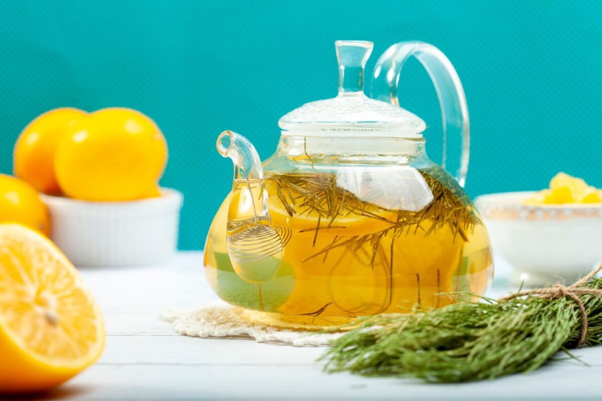 Chá de cavalinha com laranja
