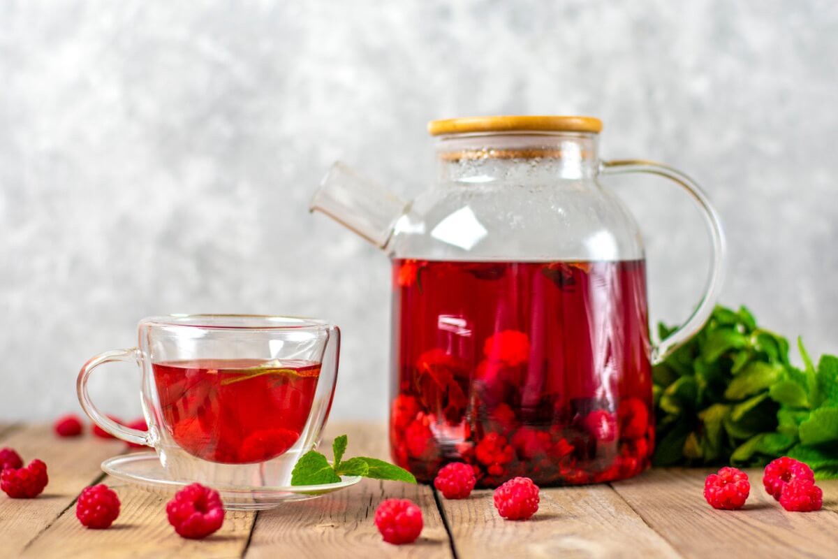Chá detox de framboesa com hibisco e hortelã