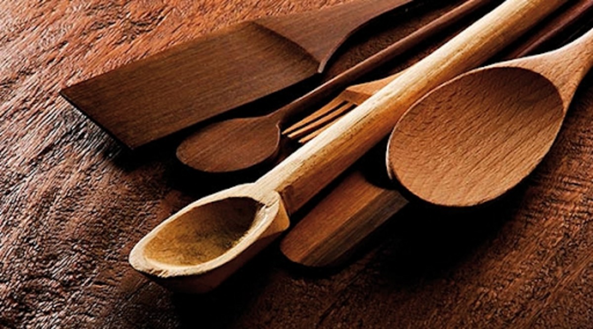 Item típico nas cozinhas brasileiras, as colheres de madeira são alvo de críticas 