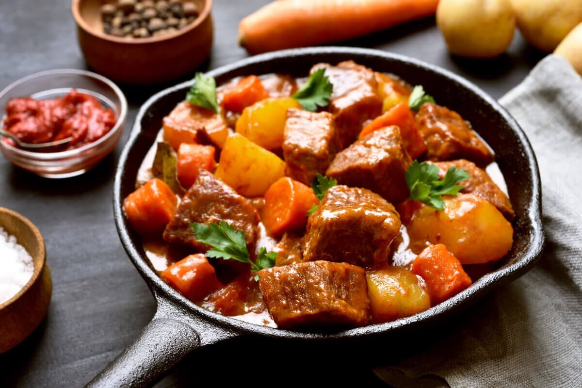 Ensopado de carne com cenoura e batata