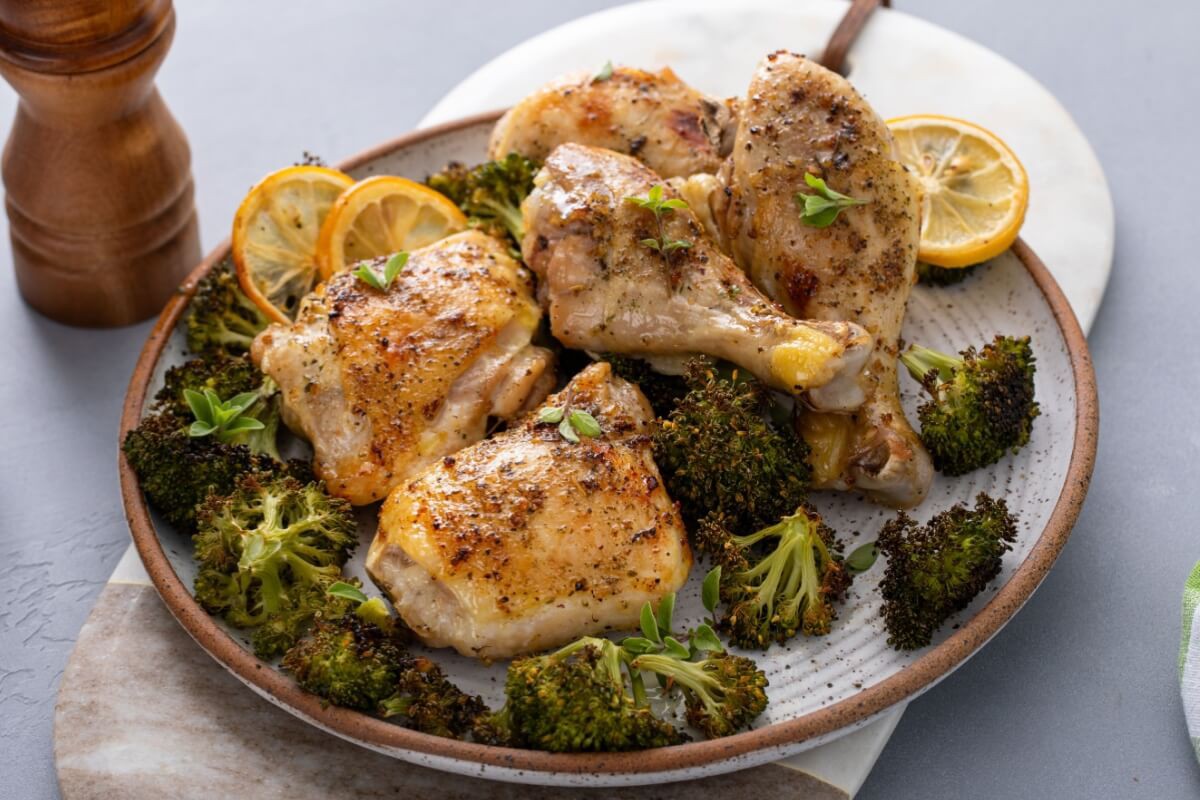 Frango assado com brócolis