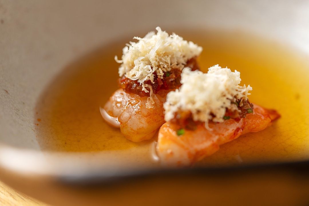 Lagostim, tomate, raiz forte:  um dos pratos do restaurante Manu, de Curitiba