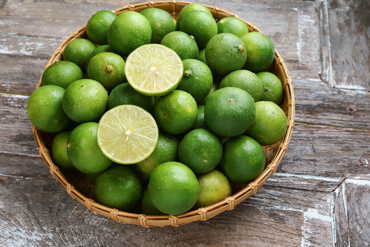 O limão é um ingrediente indispensável na cozinha