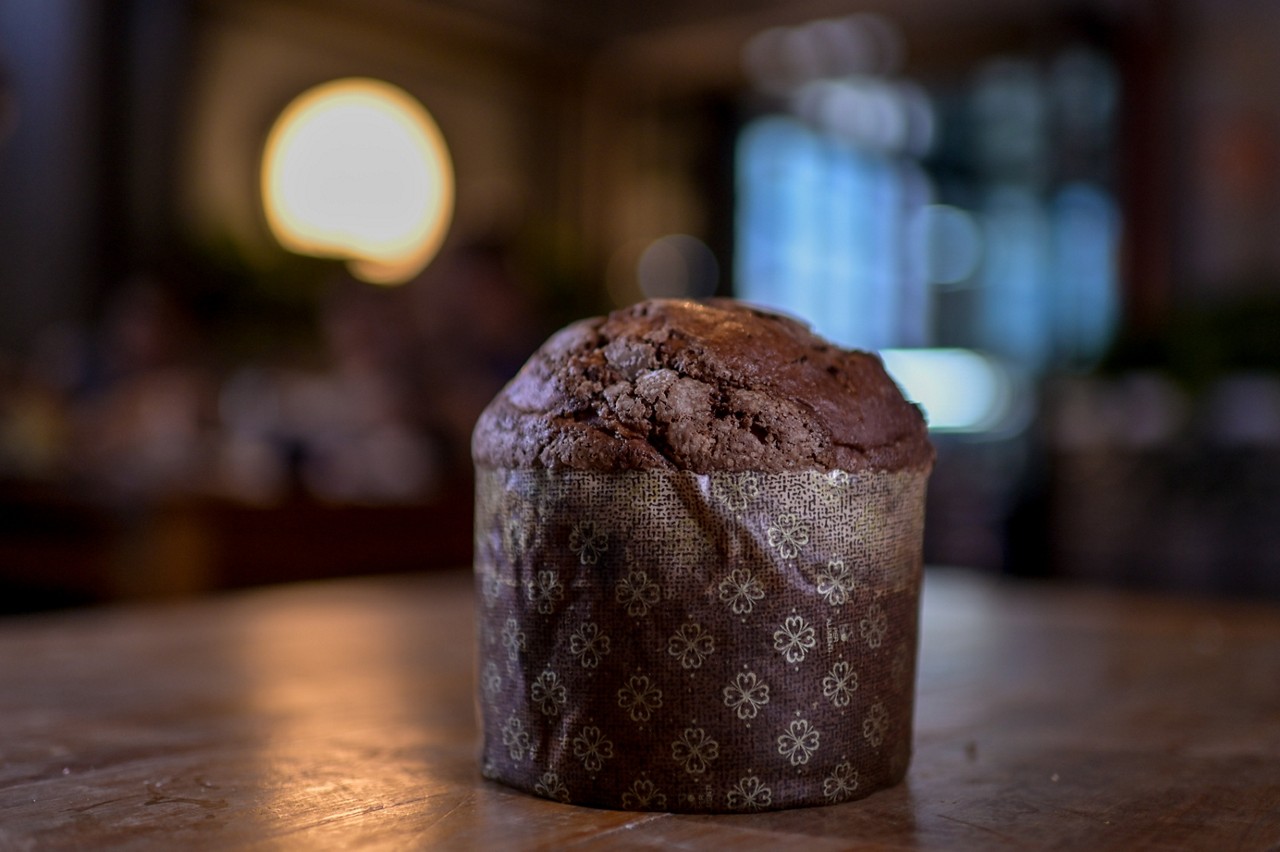 Eddie Lado B: Panetone feito com cacau e essência de laranja Bahia, chocolate meio amargo  e laranja confitada. R$ 98 (500g)