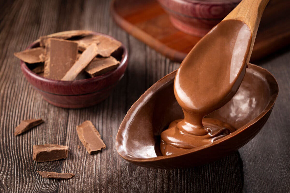 Ovo de Páscoa trufado com chocolate ao leite