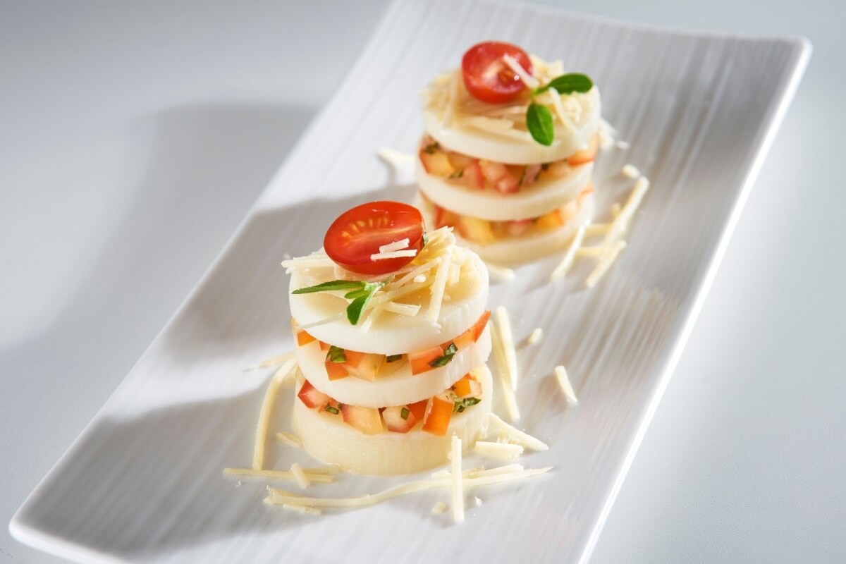 Palmito com tomate e queijo parmesão