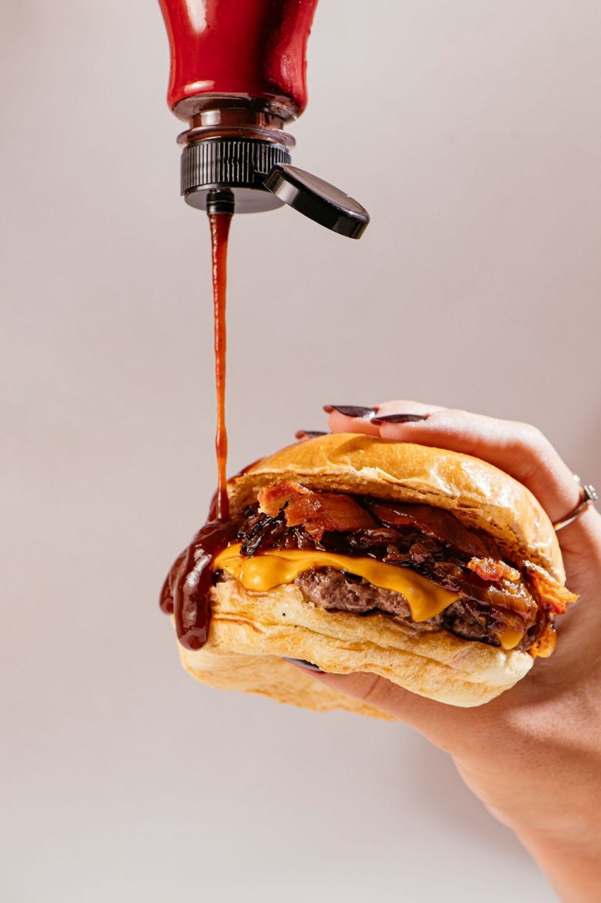 A hamburgeria lança o ‘CanT.T.im’ , burger criado especialmente para essa parceria, disponível de 6 a 24 de agosto