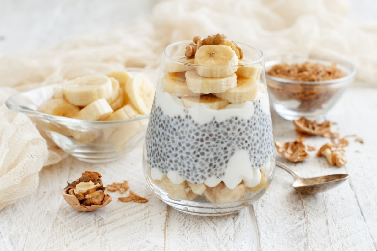 Pudim de chia com nozes e banana