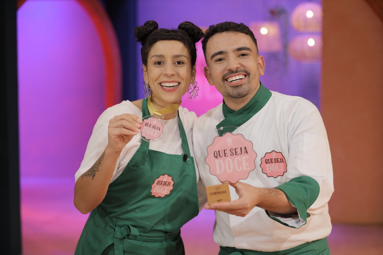 Márcio Brito e Eduarda Diegues, que venceram a competição de confeiteiros Que Seja Doce, do GNT