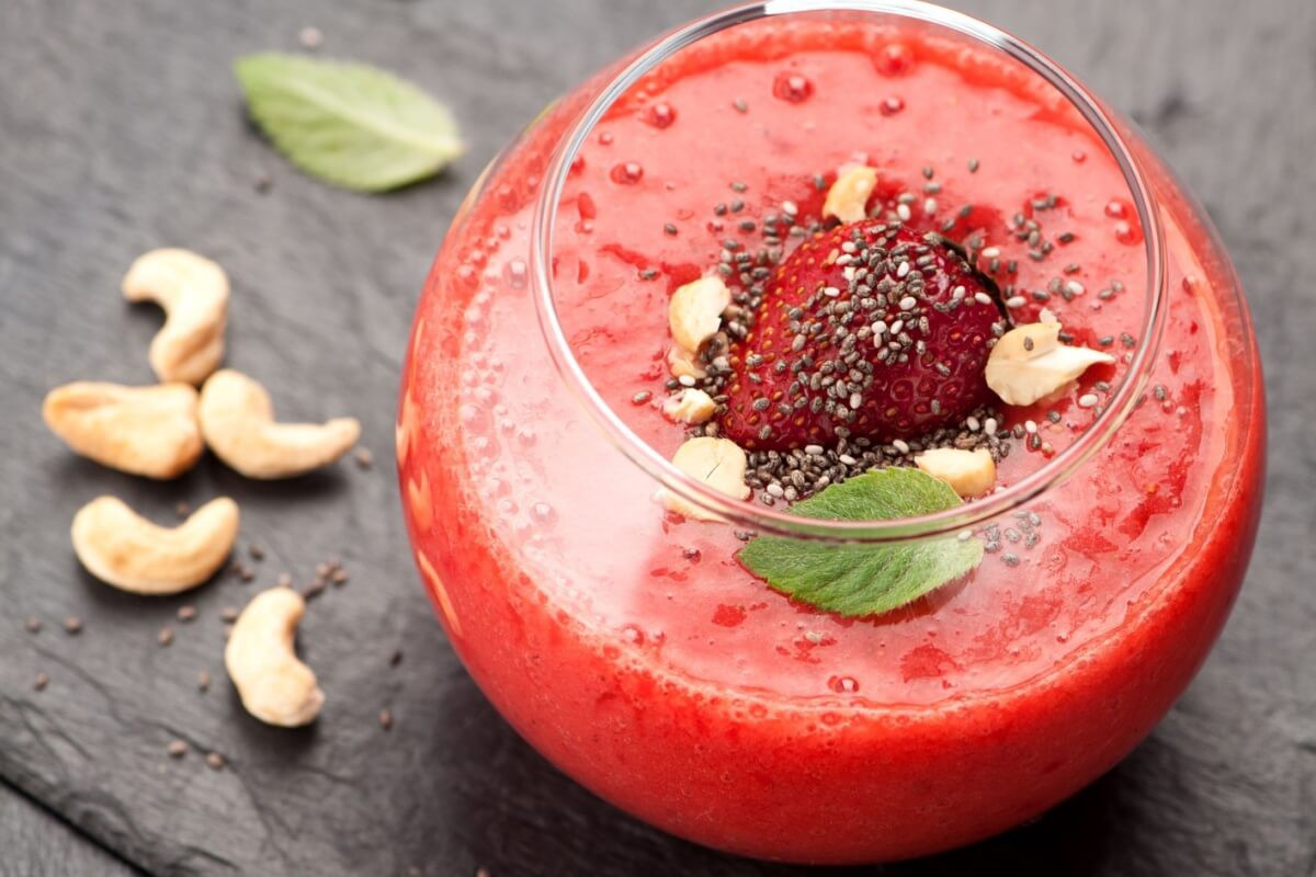Suco de morango com castanha-de-caju