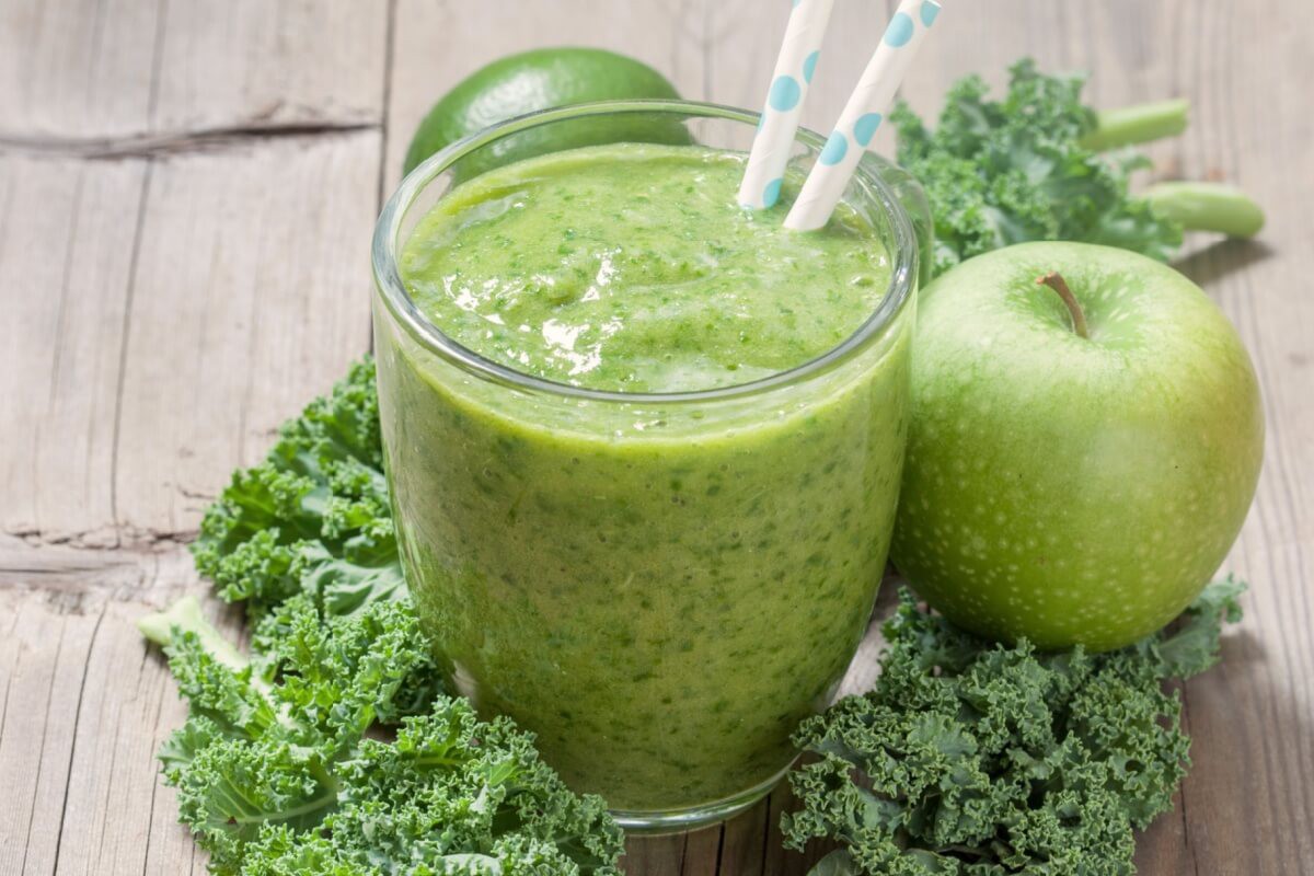 Suco verde de couve com limão
