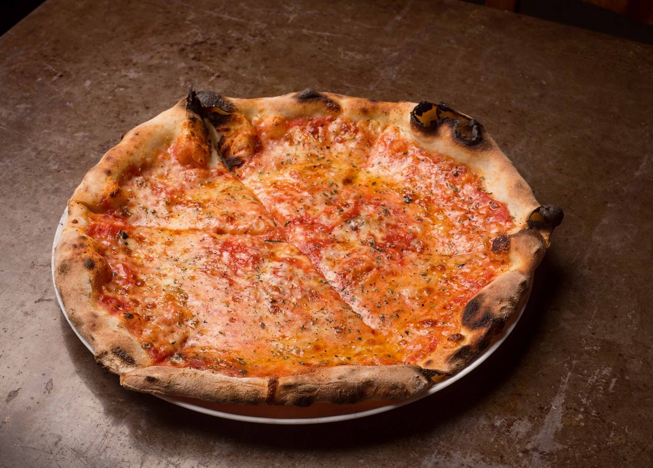 A Ferro e Farinha, pizzaria carioca comandada pelo chef novaiorquino Sei Shiroma, conquistou o 87º lugar entre as 100 melhores do mundo
