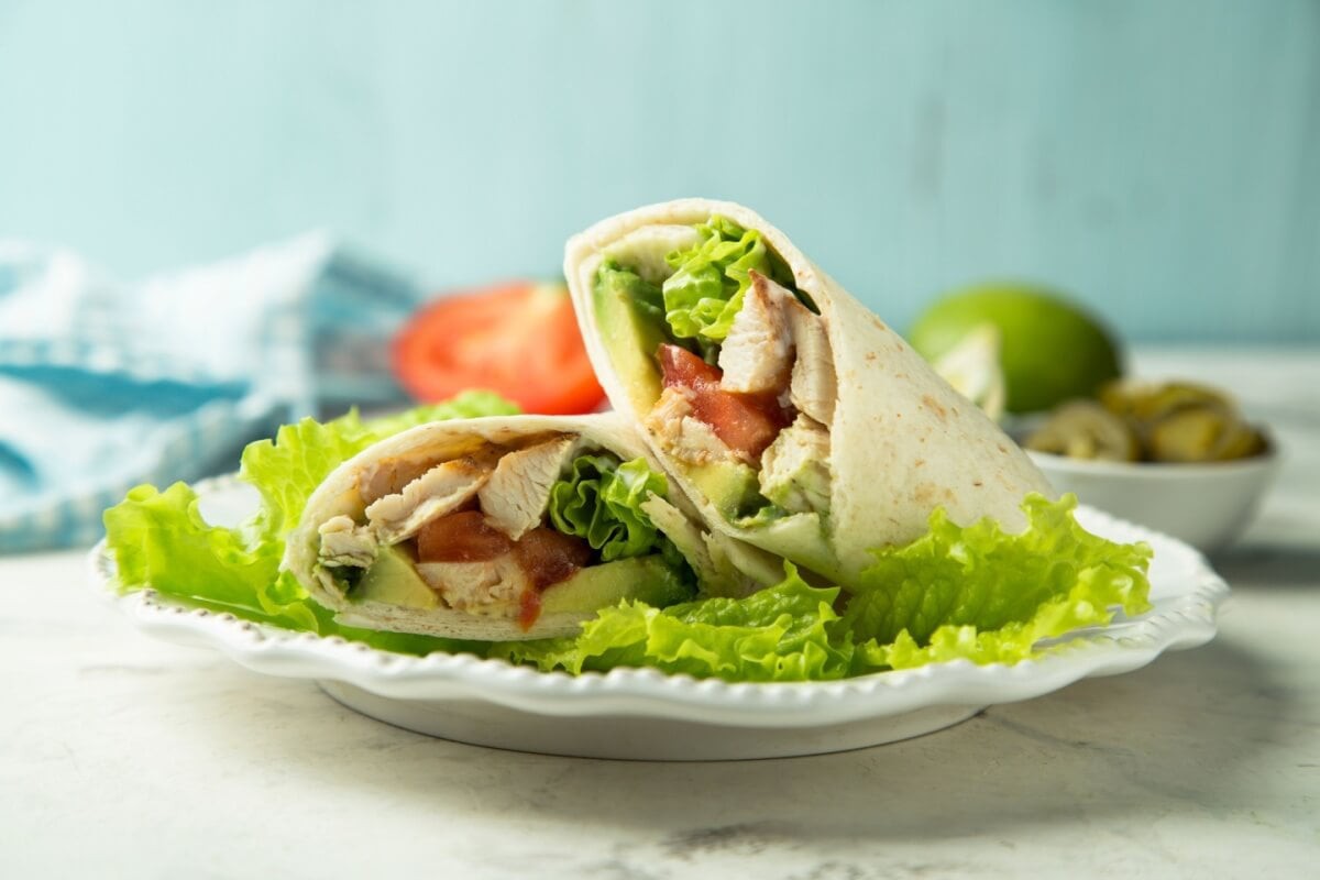 Wrap de frango com abacate