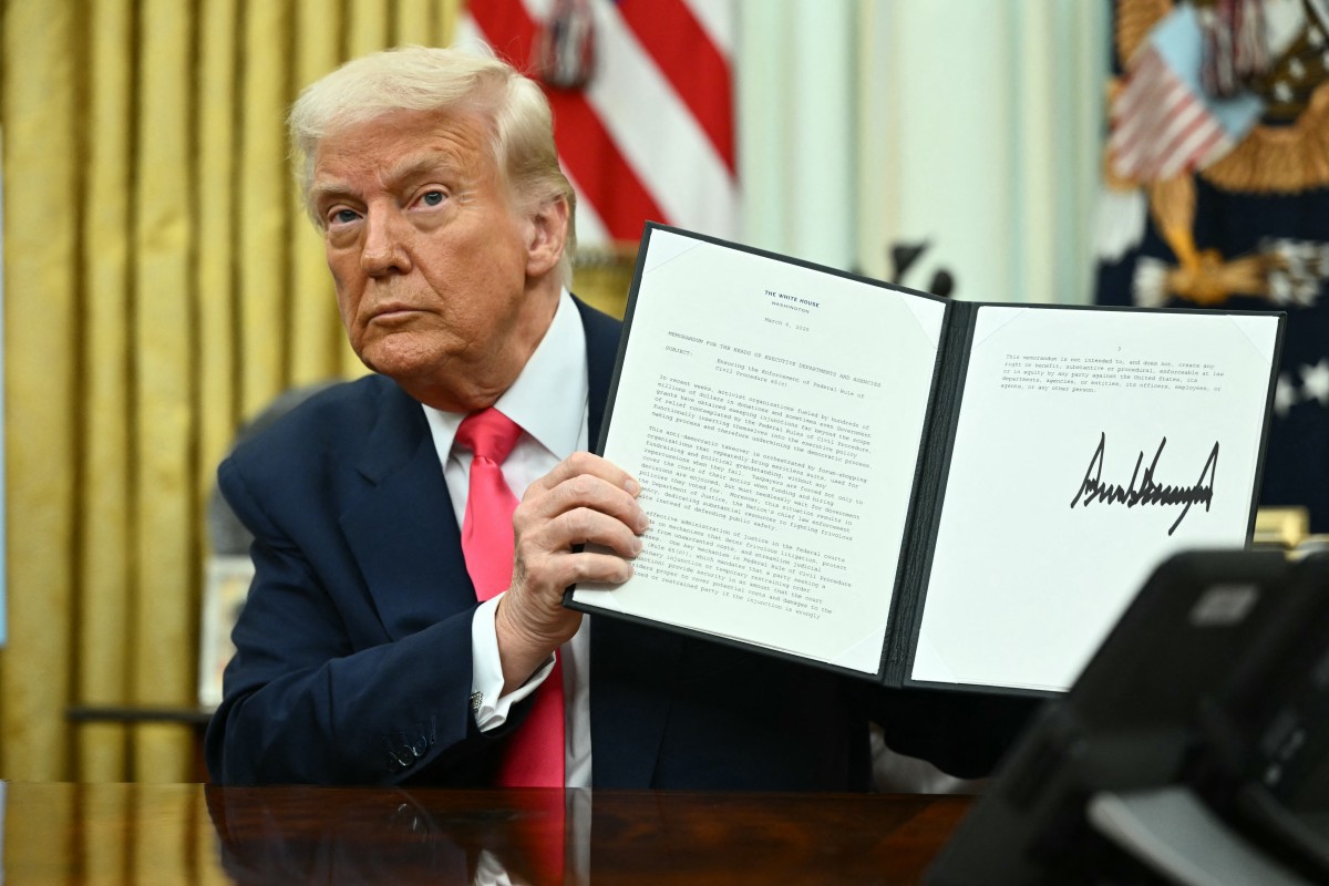 US President Donald Trump signs an executive order in the Oval Office of the White House in Washington, DC on March 6, 2025. (Photo by Mandel NGAN / AFP)