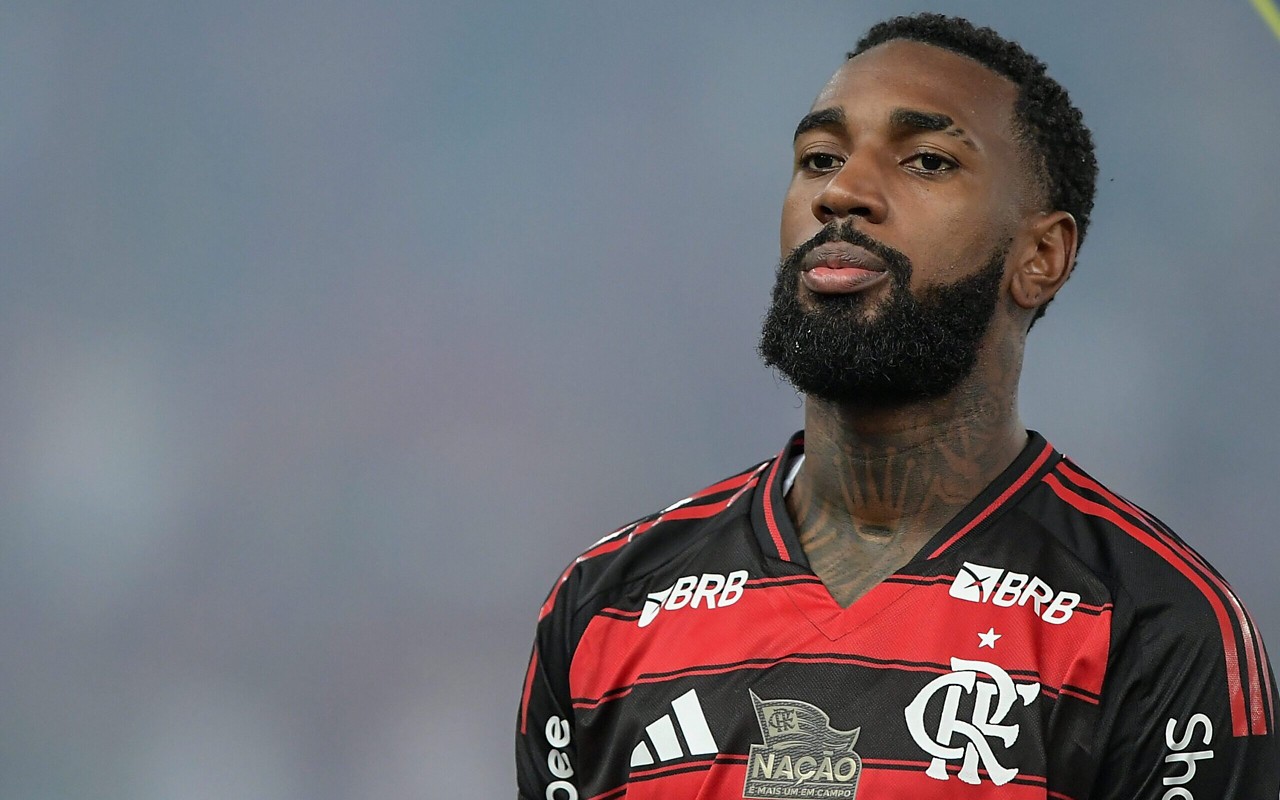 Gerson em campo pelo Flamengo (Foto: Thiago Ribeiro/AGIF)