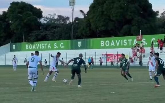 Boavista e Portuguesa em jogo pela Série D do Brasileiro (Foto: Reprodução)
