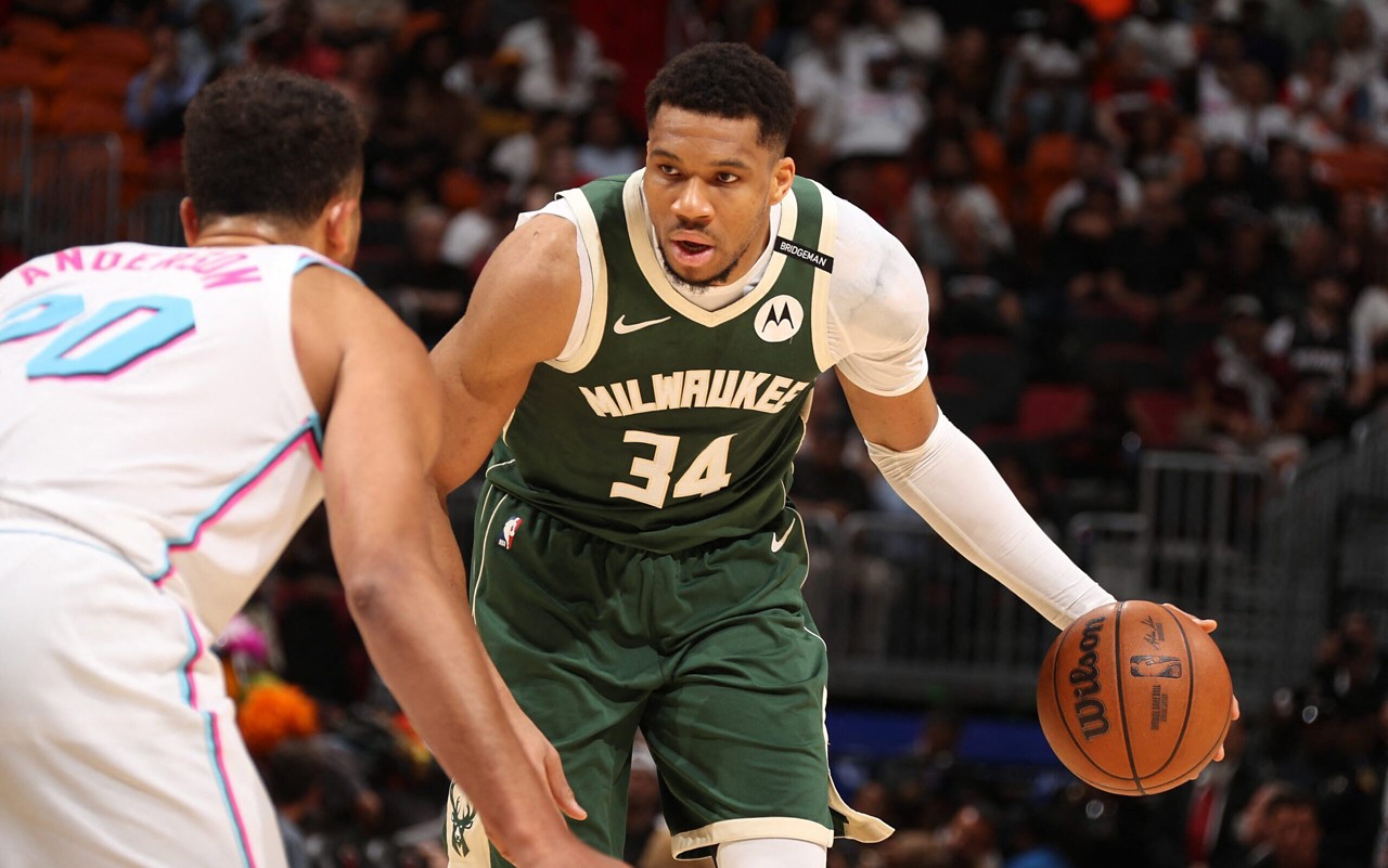 Todos achavam impossível, mas Antetokounmpo fez história na NBA mais uma vez (Foto: Issac Baldizon/AFP)