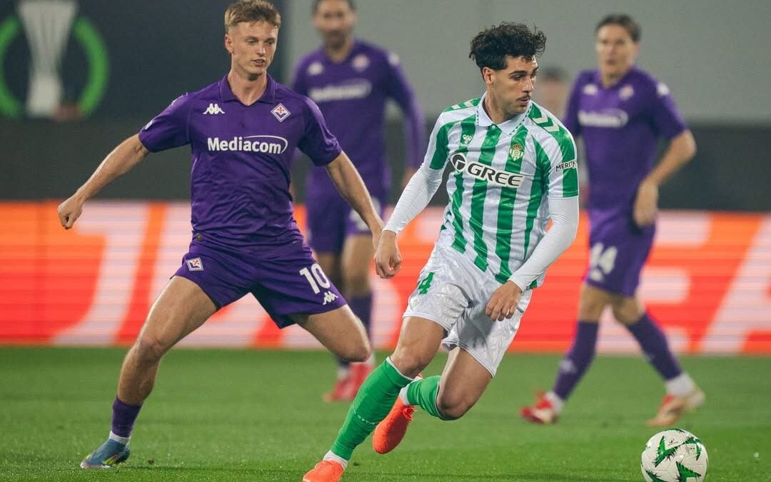 Johnny em ação no duelo entre Fiorentina e Real Betis, pela Europa League (Foto: Reprodução/Instagram)