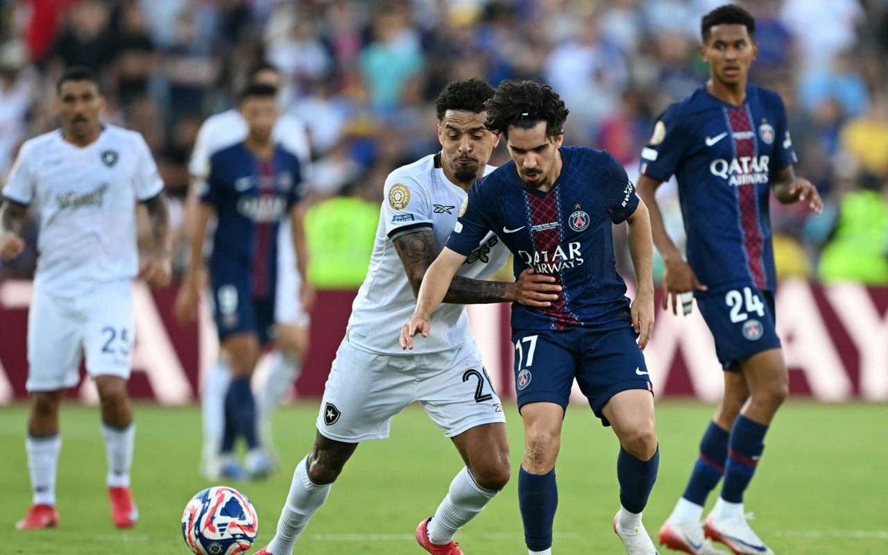Gregore em ação no jogo do Botafogo contra o PSG pelo Mundial de Clubes (Foto: YURI CORTEZ/AFP)