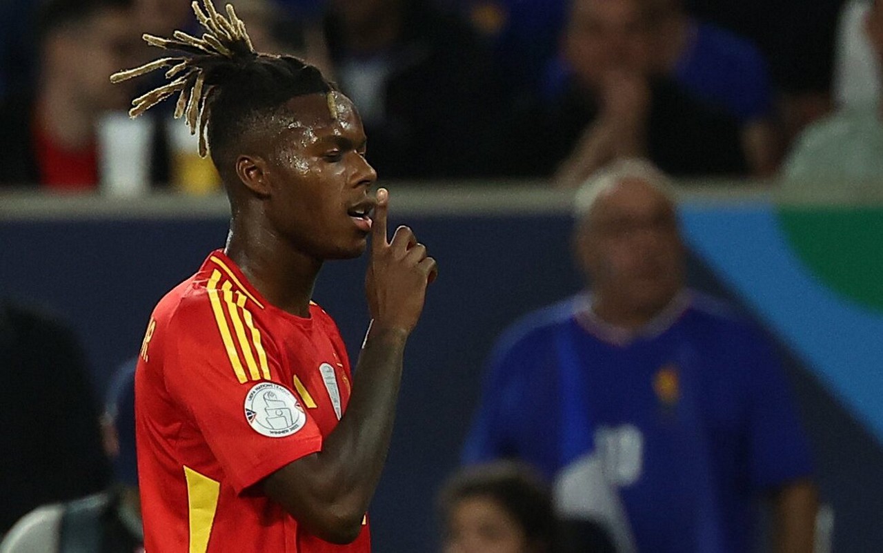 Nico Williams comemora gol pela Espanha contra a França (Foto: Franck Fife/AFP)