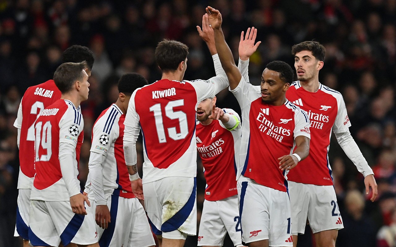 Arsenal comemorando gol (Foto: Glyn KIRK / AFP)