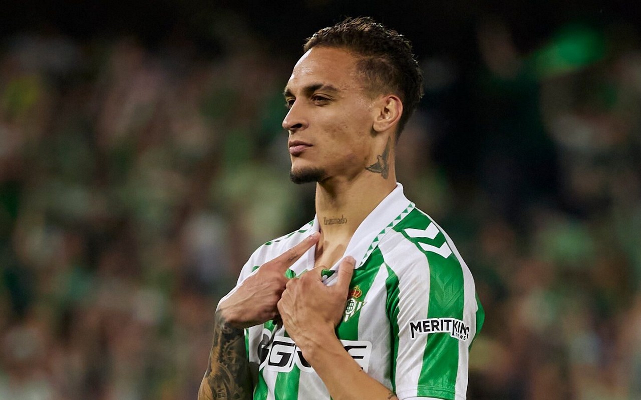 Antony comemorando gol pelo Real Bétis contra a Fiorentina (Foto: Reprodução/Bétis)