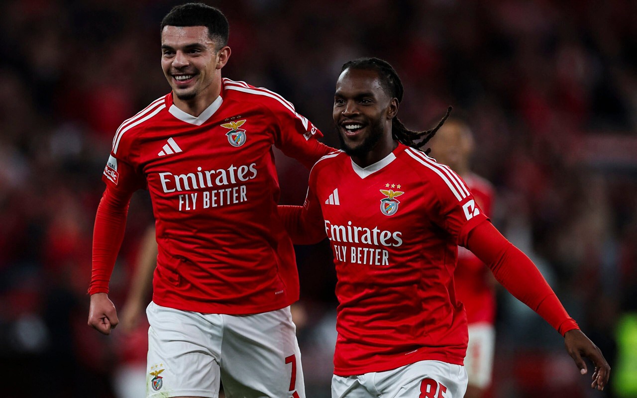 Benfica em ação na temporada de 2024/25 (Foto: CARLOS COSTA / AFP)