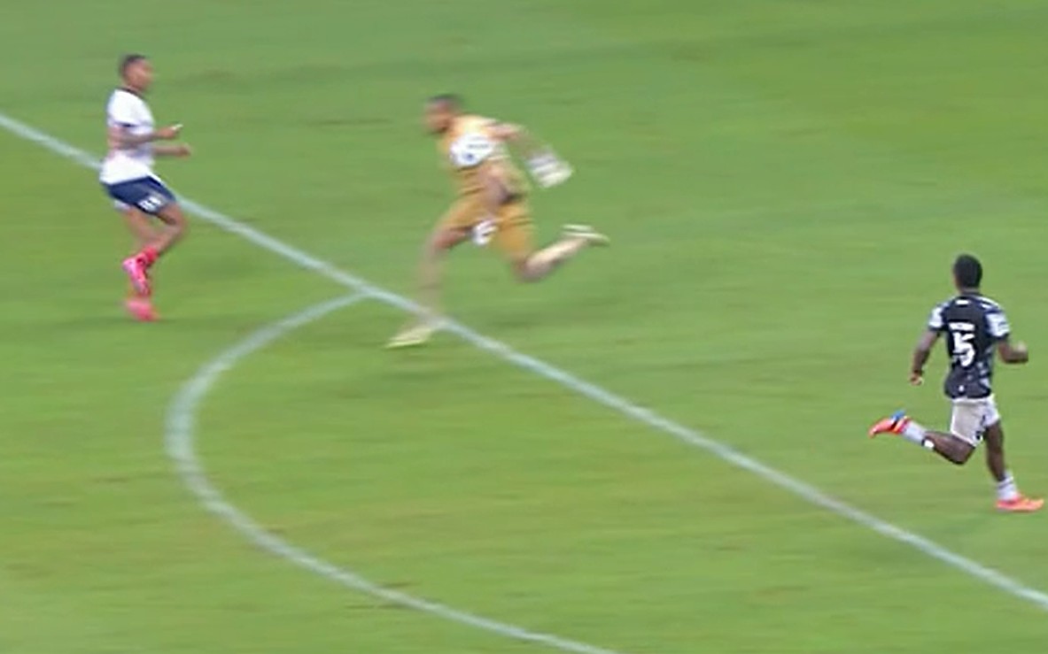 John em lance polêmico contra o Bahia (Foto: Reprodução Premiere)