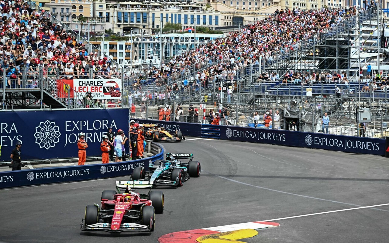 Lewis Hamilton, da Ferrari, em ação no TL 1 do GP de Mônaco (Foto: Gabriel BOUYS / AFP)