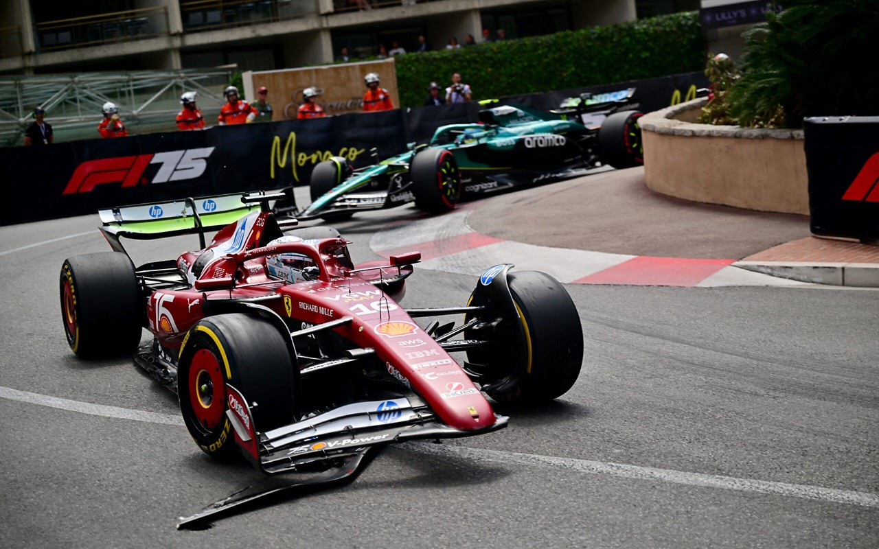 Charles Leclerc, da Ferrari, em ação no TL 1 do GP de Mônaco (Foto: Andrej ISAKOVIC / AFP)