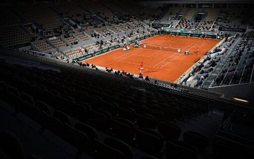 Os torneios de Grand Slam, como Wimbledon e Roland Garros, são o auge do tênis mundial. (Anne-Christine POUJOULAT / AFP)