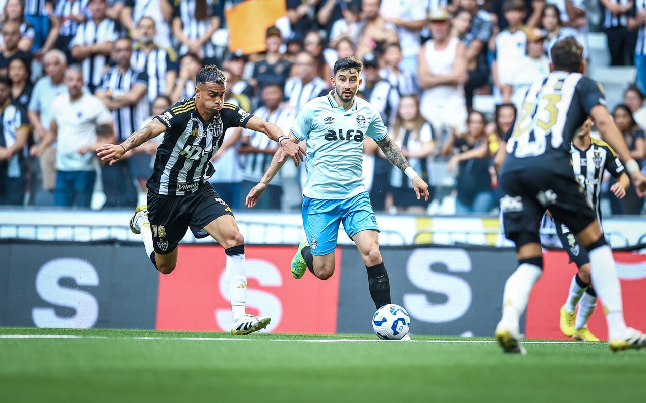 Villasanti se lesionou na vitória do Grêmio sobre o Atlético-MG. (Foto: Lucas Uebel/Grêmio FBPA)