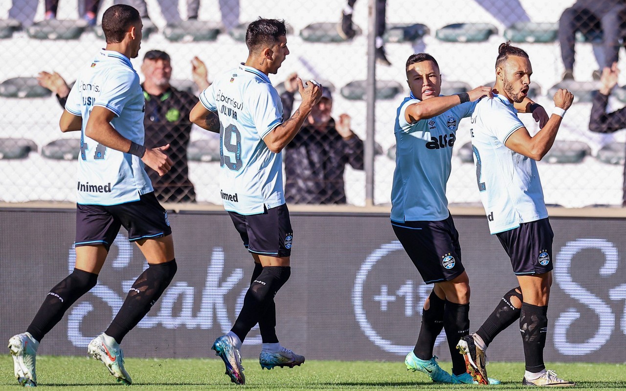 Jogadores do Grêmio comemoram gol na vitória sobre o Juventude. (Foto: Lucas Uebel/Grêmio FBPA)