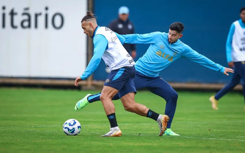 Braithwaite e Villasanti em treinamento do Grêmio. (Foto: Lucas Uebel/Grêmio FBPA)