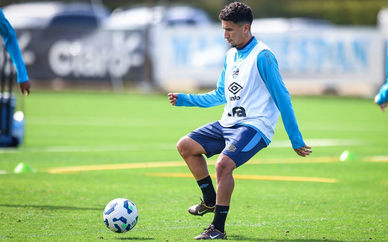 De volta após cumprir suspensão, Dodi deve ser titular contra o Flamengo. (Foto: Lucas Uebel/Grêmio FBPA)