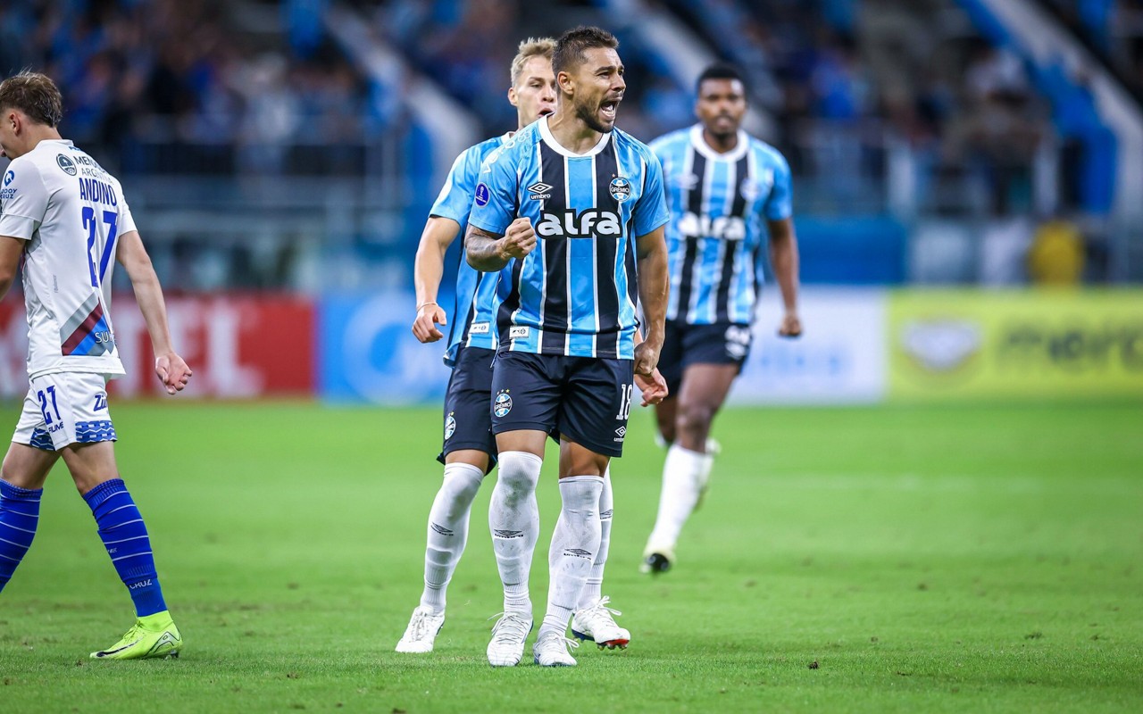 João Pedro comemora gol no empate do Grêmio com o Godoy Cruz. (Foto: Lucas Uebel/Grêmio FBPA)