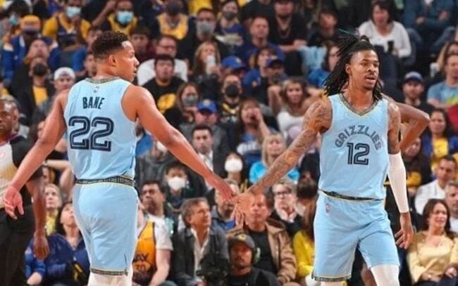 Desmond Bane e Ja Morant em ação pelo Memphis Grizzlies na NBA (Foto: Joe Murphy / AFP)