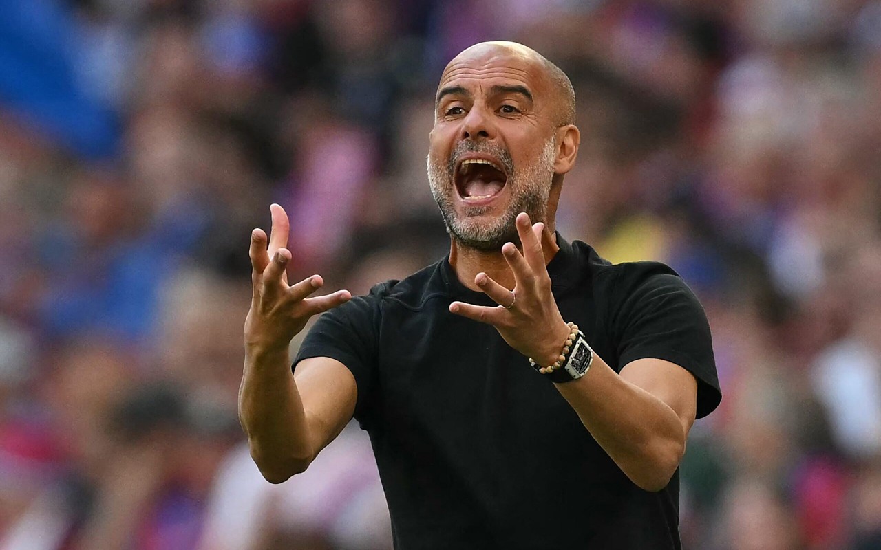 Guardiola reage durante derrota do Manchester City para o Crystal Palace, na final da Copa da Inglaterra (Foto: Glyn Kirk/AFP)