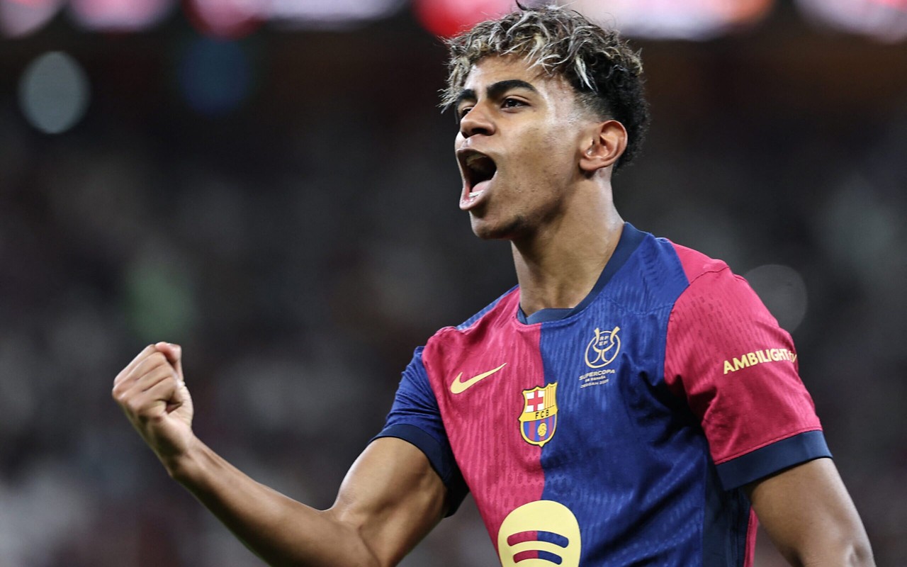Lamine Yamal comemora golaço pelo Barcelona (Foto: Fadel Senna/AFP)