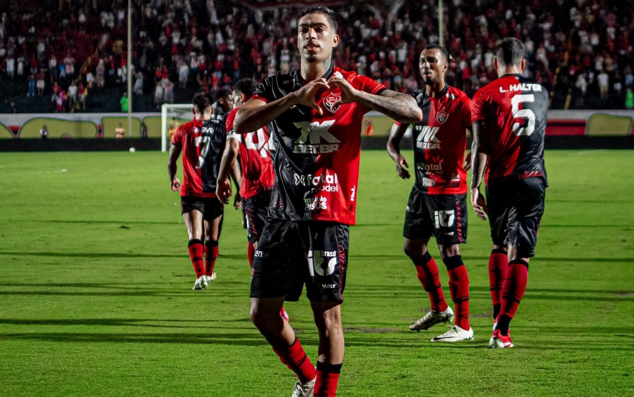 Hugo comemora gol do Vitória pela Copa do Nordeste (Foto: Victor Ferreira / EC Vitória)