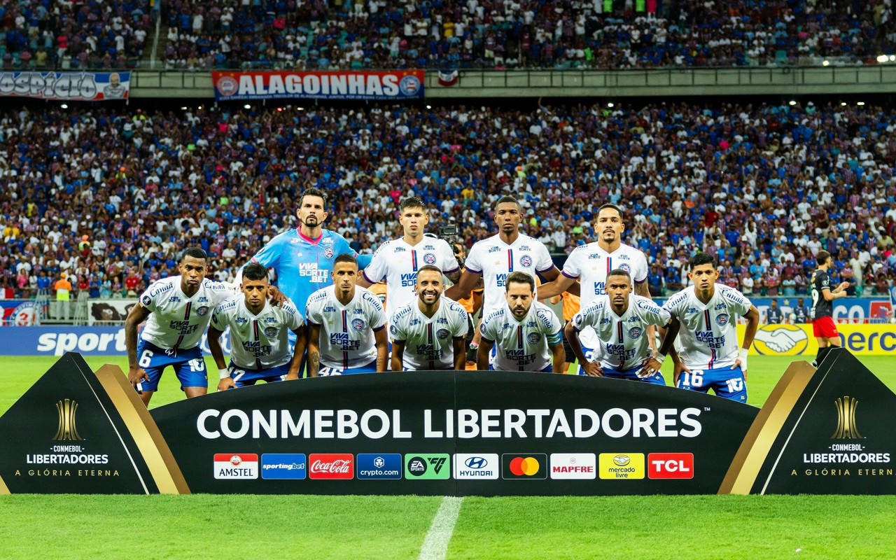 Elenco do Bahia reunido antes de jogo da Libertadores