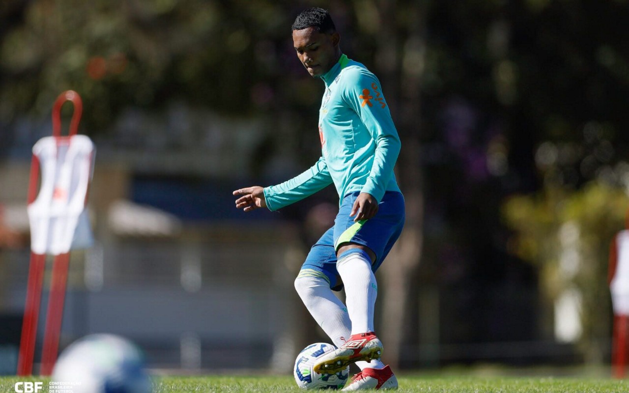 Raykkonen em período de treinos com seleção brasileira sub-17 (Foto: Rafael Ribeiro/CBF)