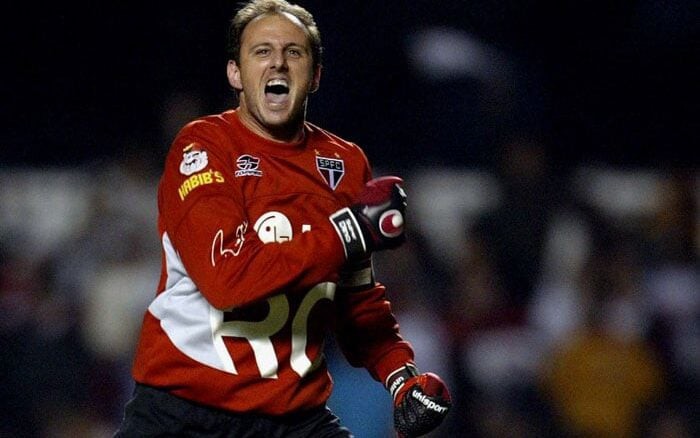 Rogério Ceni entrou em patamar histórico de idolatria no São Paulo (Foto: AFP/MAURICIO LIMA)
